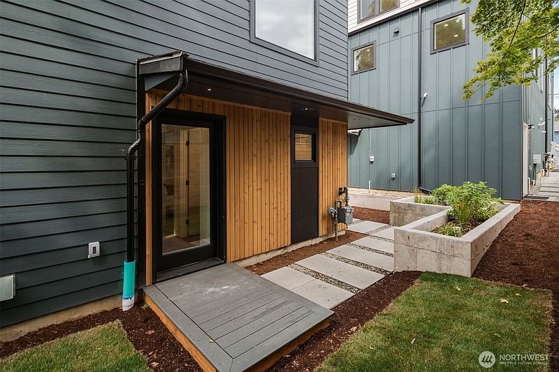 3rd image of 9211 12th Avenue NE