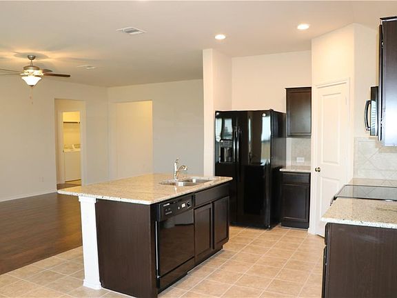3rd image of 1032 Hillrose Dr