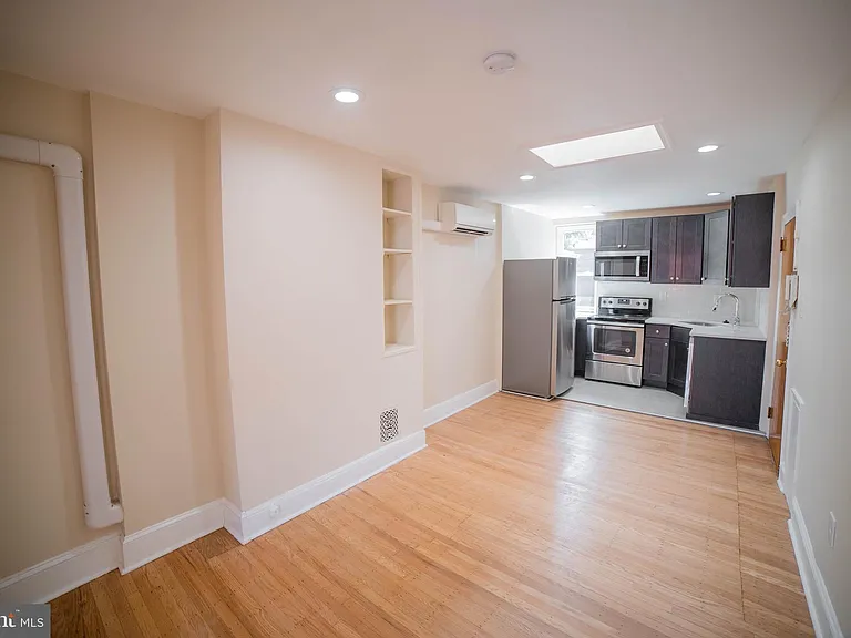 257 S 21st St #3F — Photo 7