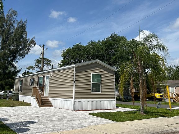2nd image of 1410 Jack Calhoun Dr #5