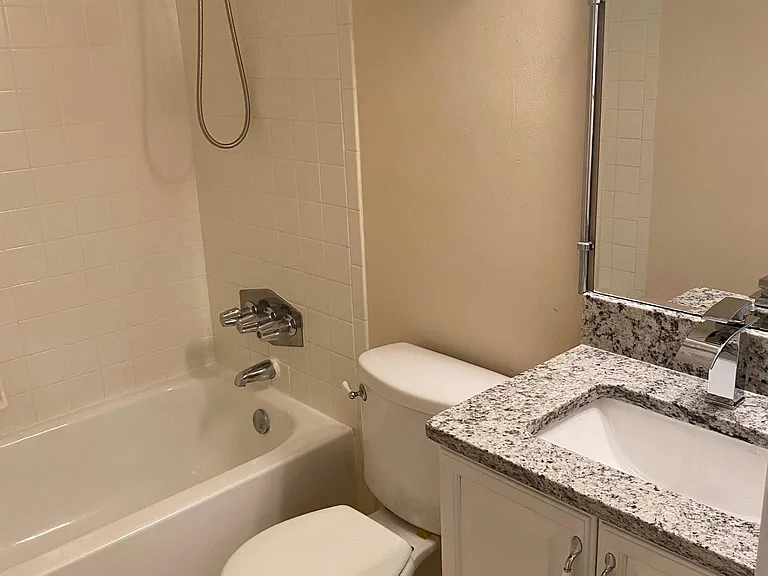 5006 Knightsbridge Cir N — Photo 9
