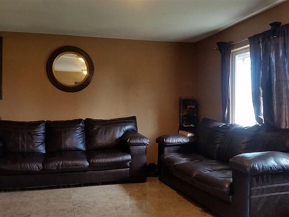 3rd image of 1135 Lincoln Dr