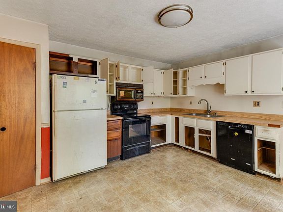 4th image of 37745 Asher Rd