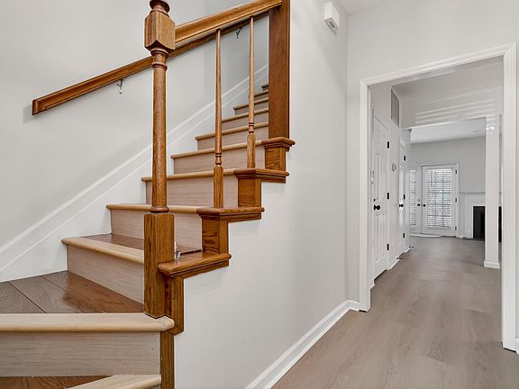 4th image of 2204 Ascot Ln