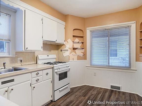 4th image of 2020 Houseman Ave NE