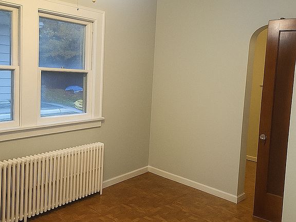 3rd image of 830 E 209th St