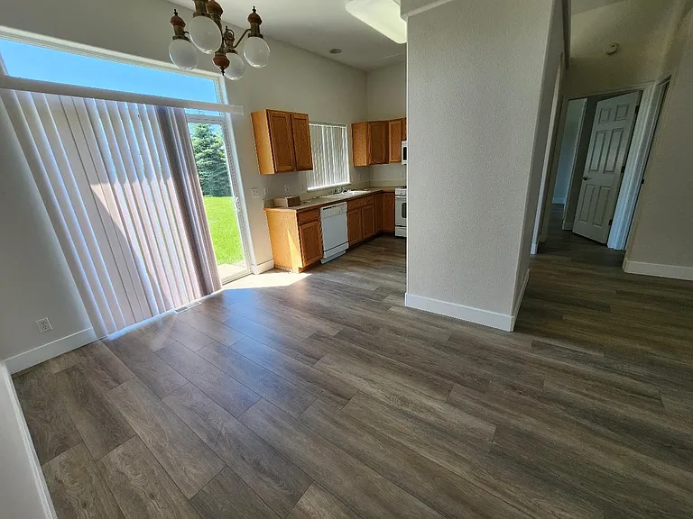 2896 W Elmwood Dr — Photo 7