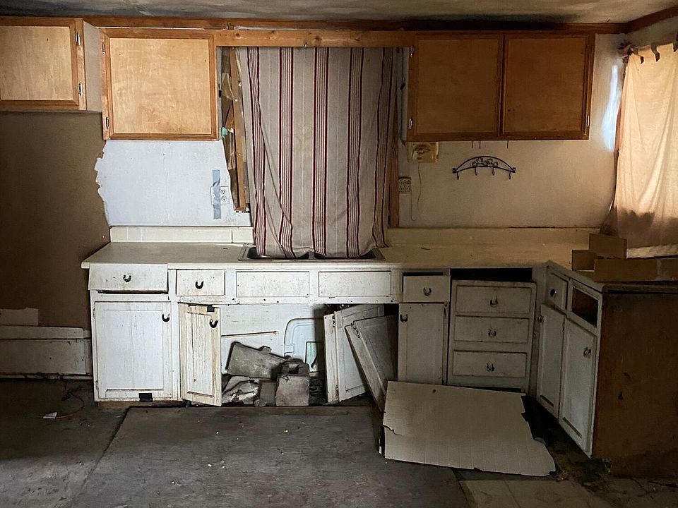 2nd image of 244 Oak St