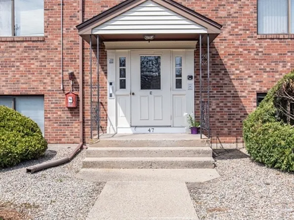 47 Juniper Rd Unit E9, North Attleboro, MA 02760