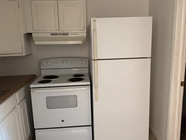 1131 Phelps St — Photo 2