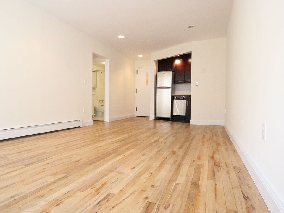 1st image of 525 W 49th St APT 4A