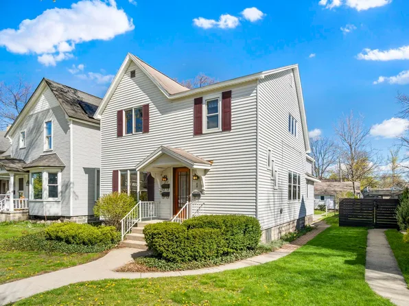 214 W 10th St, Traverse City, MI 49684
