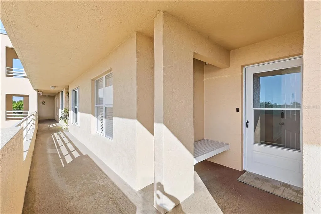 2 bed, 2.0 bath, 1256 sqft, $1,900 — Photo 4