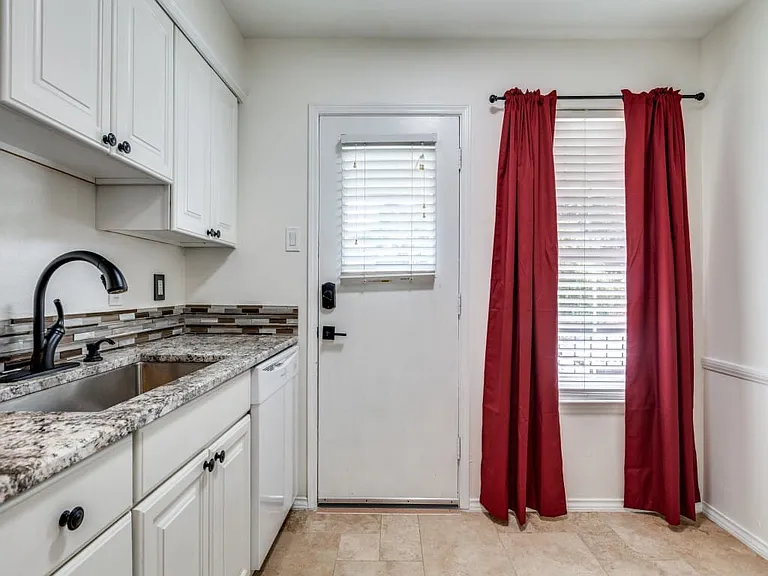 10216 Regal Oaks Dr #C — Photo 6