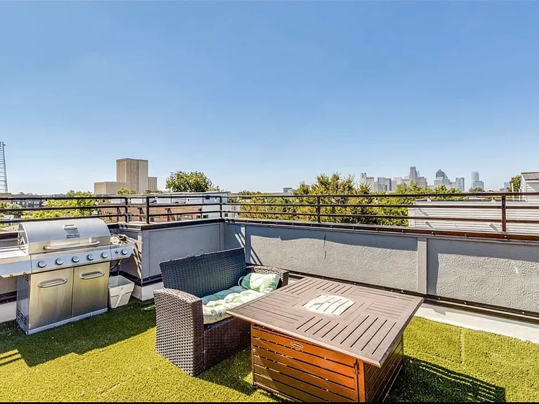 4415 Munger Ave #1A — Photo 3
