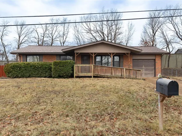 1841 West Dr, High Ridge, MO 63049