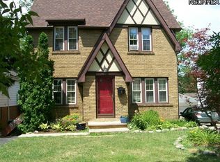 3621 E Scarborough Rd, University Heights, OH 44118