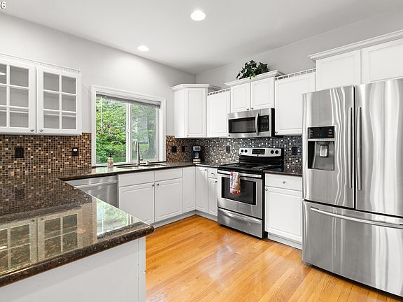 4th image of 4233 SW 28th Ct
