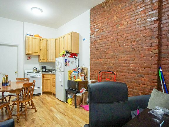 5th image of 337 E 6th St APT D