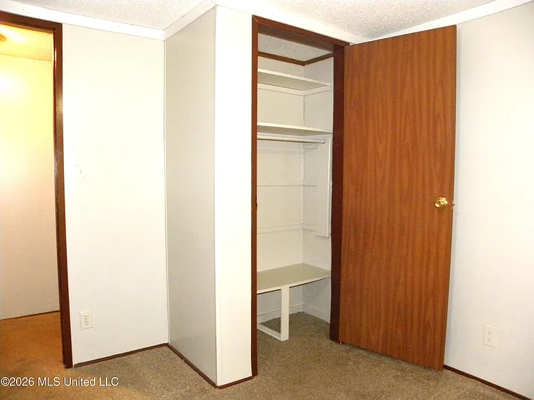18265 Robin Oaks Dr — Photo 24
