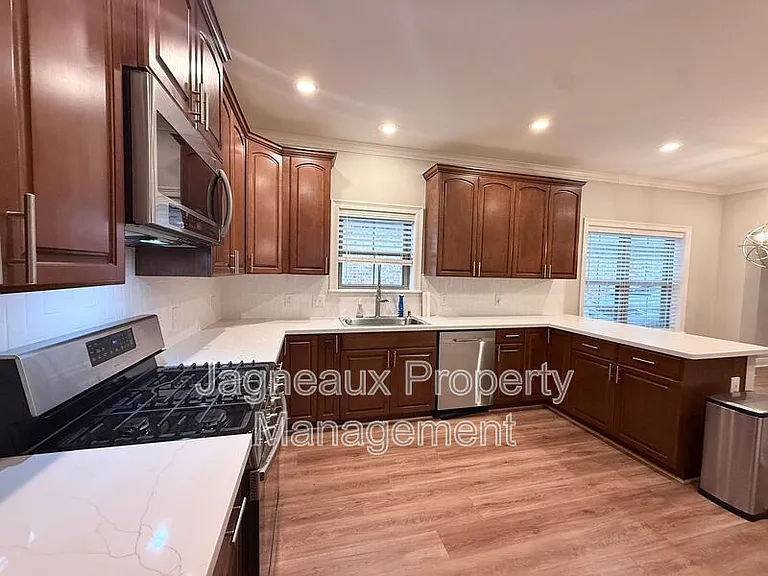 2137 La Cache Dr — Photo 6