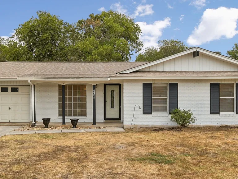 4311 Sun Gate St — Photo 1