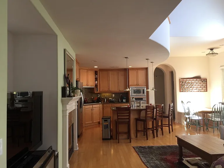 2967 Farragut Rd — Photo 5