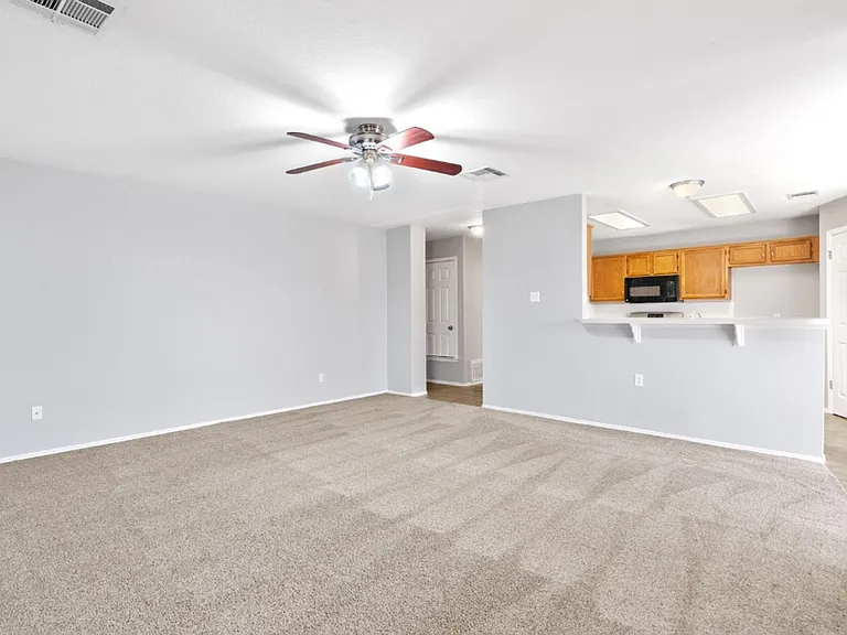 1514 Royce Ln — Photo 5