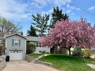 835 S 67th Ave, Omaha, NE 68106
