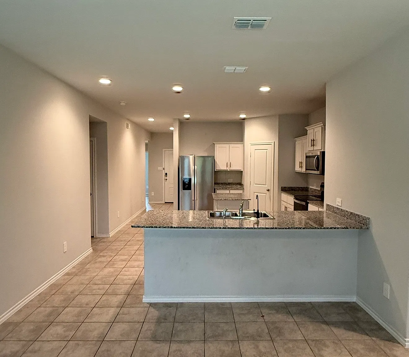 5 bed, 1998 sqft, $2,695 — Photo 3