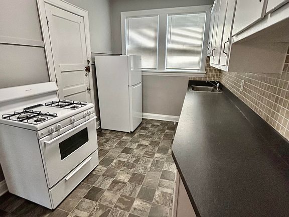5th image of 1210 West Blvd #305