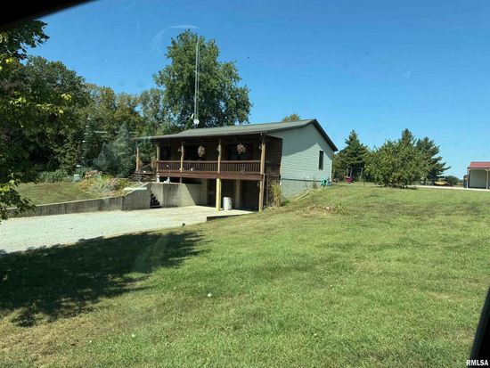 7003 River Rd, Iuka, IL 62849