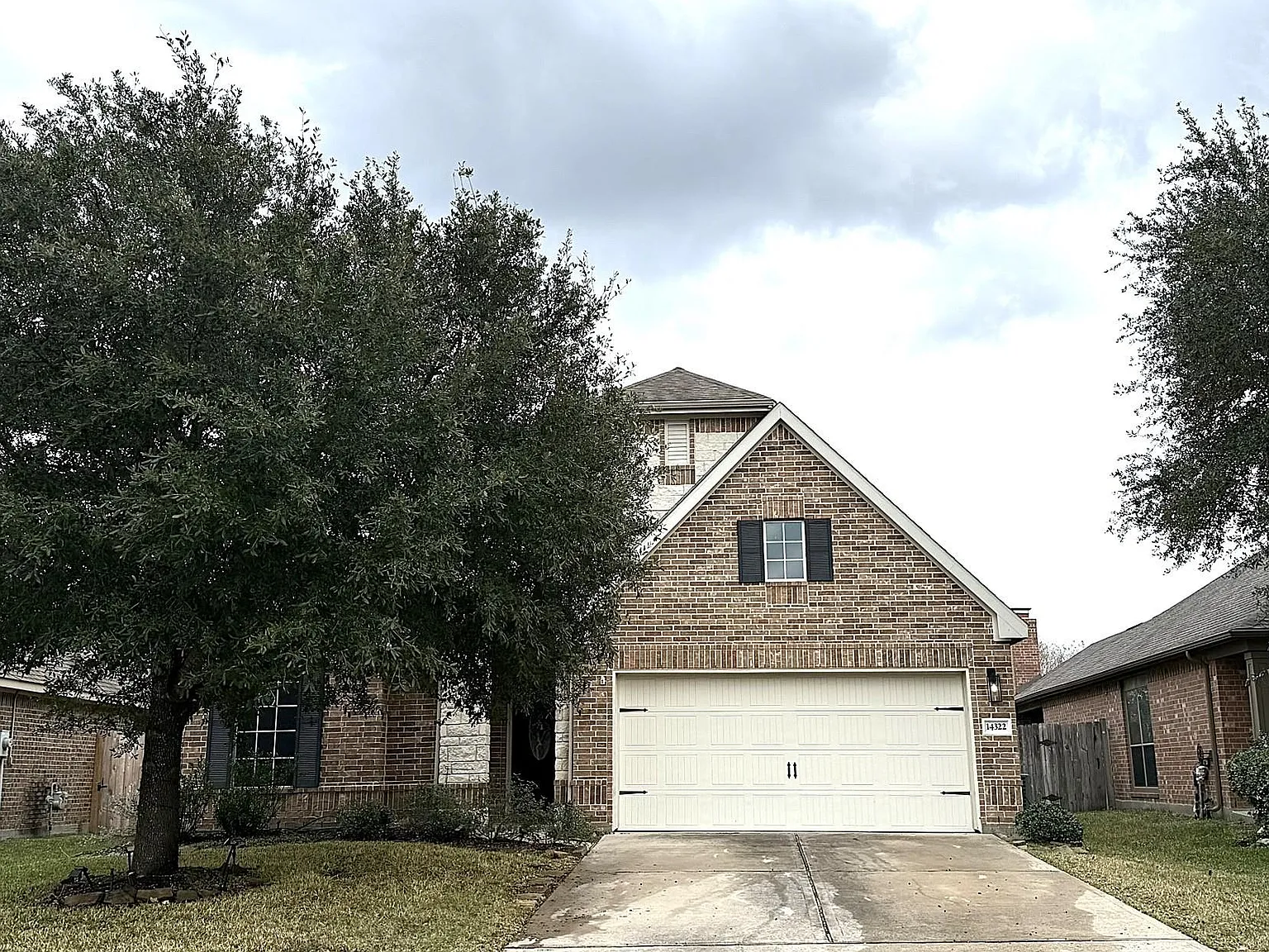 4 bed, 2.0 bath, 2088 sqft, $2,350 — Photo 1
