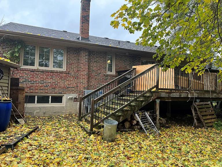 380 Bent Cres — Photo 2