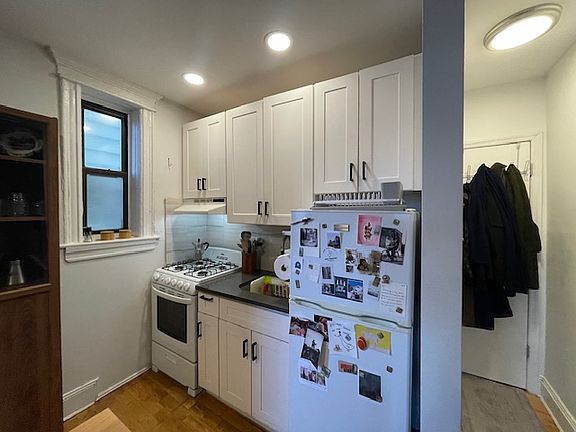3rd image of 355 21st St APT 2R