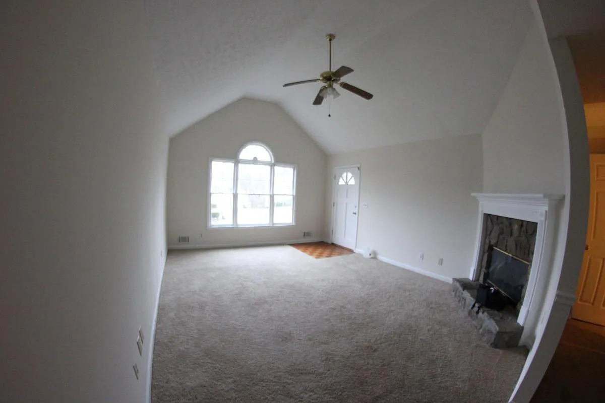 3 bed, 1875 sqft, $2,300 — Photo 2