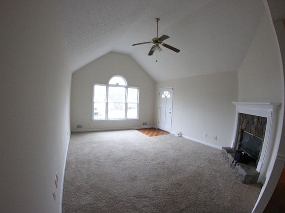 Big window in living room great natual lighting