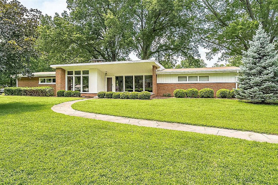 1st image of 45 Ladue Estates Dr