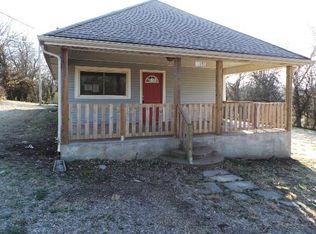 18182 Clover Ln, Carthage, MO 64836