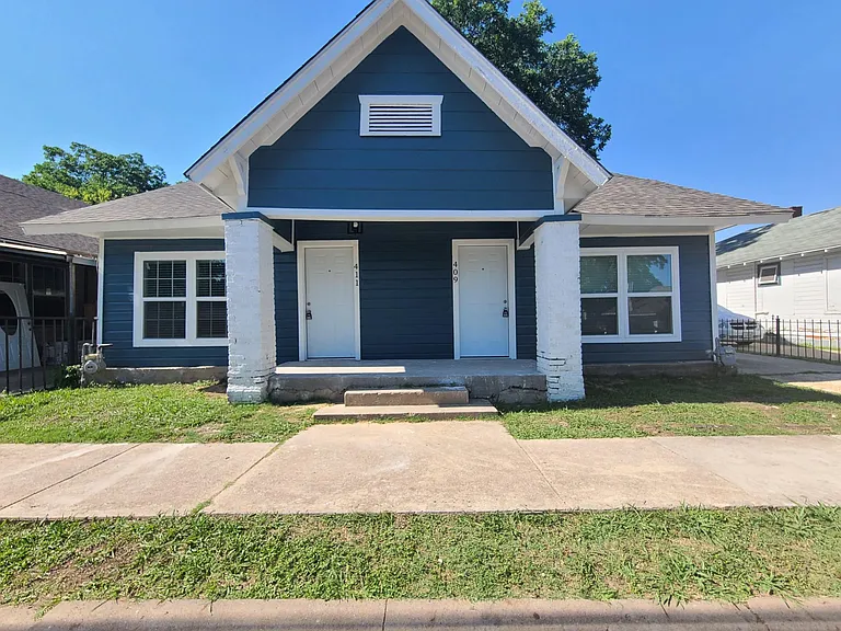 409 W Pembroke Ave — Photo 1