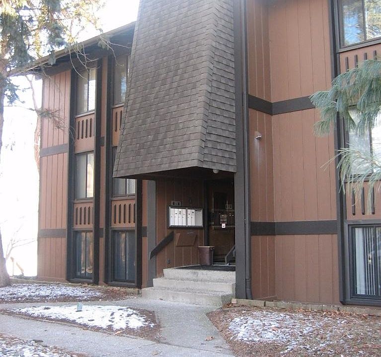 1st image of 1724 S Grove St