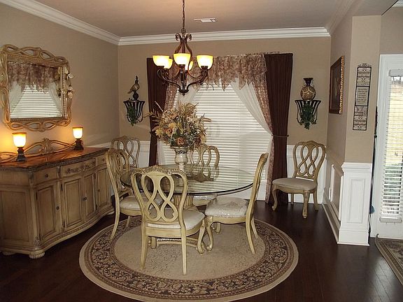 Formal dining rm