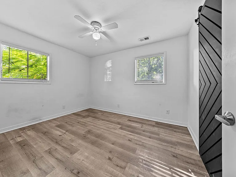 413 Catalina Ave — Photo 15