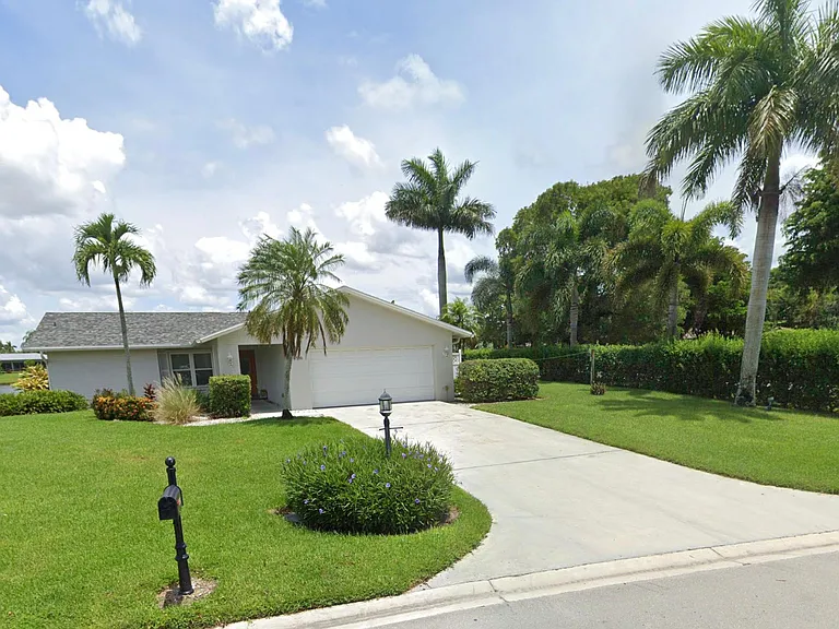 Front view of home.