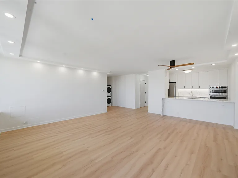 1560 N Sandburg Ter #2704 — Photo 11