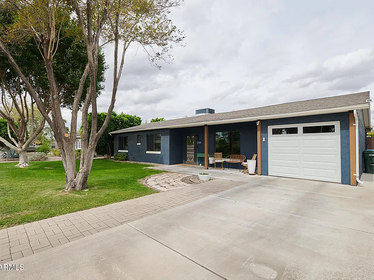 1708 E Montebello Ave — Photo 31