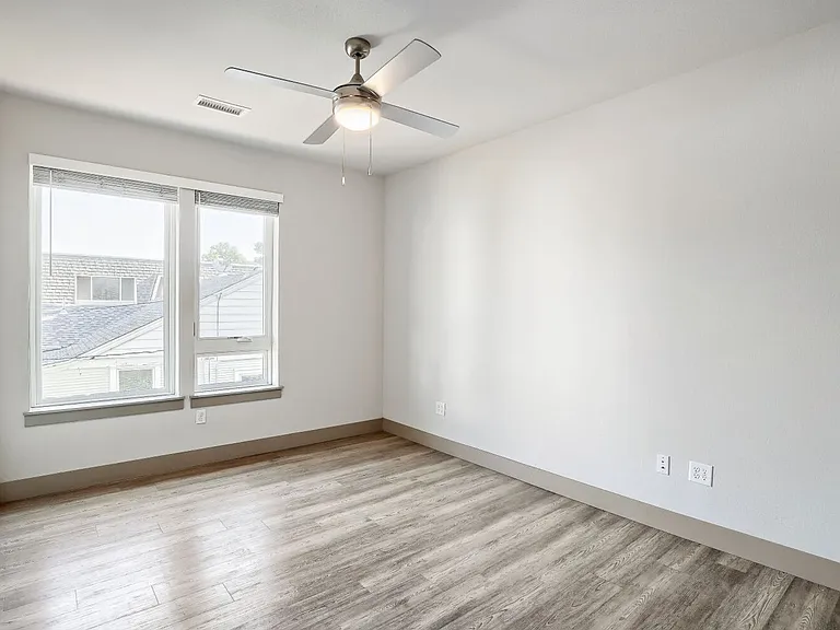 4923 King St — Photo 102