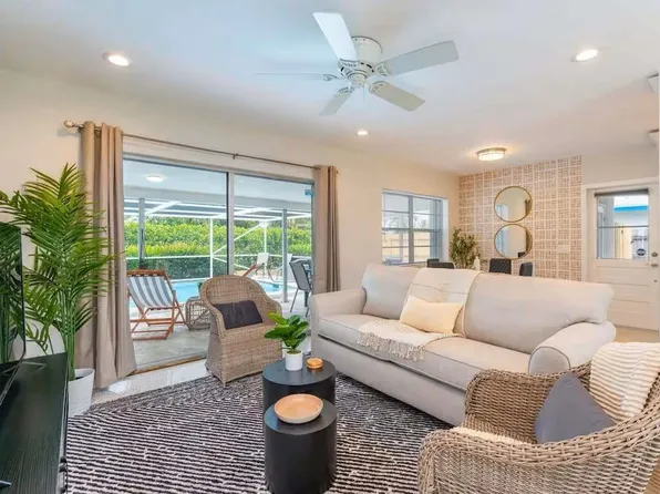 176 SE 27th Pl, Boynton Beach, FL 33435