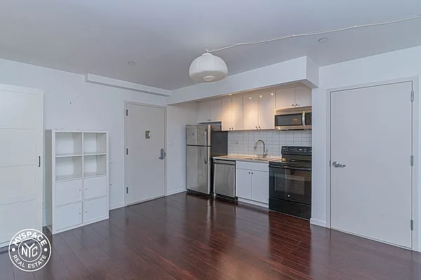 Rented by MySpaceNYC | media 33