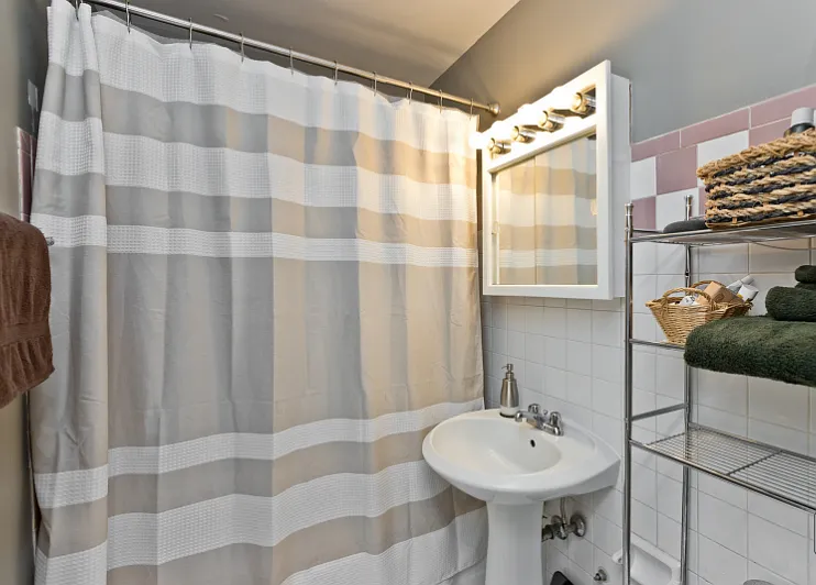 4960 N Marine Dr #719 — Photo 9